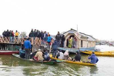 Fire emerged in the night took life of a tourist sleeping on a house boat. Dal Lake/2023