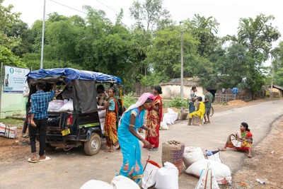 Natives of Kenthuguda village collecting ration from Thalapadiguda. Malkangiri district/2023