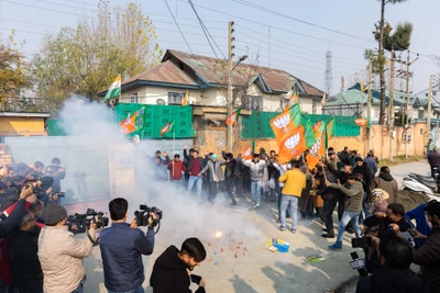 BJP workers in Kashmir celebrating election victory in Chattisgrah, Madhya Pradesh and Rajasthan/2023