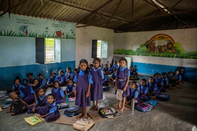 lower primary (1&2 std) students of Gollapalli Government Kanya Ashram High School. This school is located in Mariaguda because of the possible presence of Naxals in Golapalli area. 