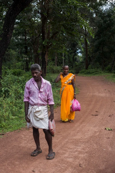 Podiyan and Honnama were on their way home from the nearest town Kotyal, on Diwali eve.

Honnama refused to accept they were drunk, but Podiyan proudly stated that it was their usual habit to spend over a table in a local bar whenever they go to the town on special occasions.
Taken from Kadaba taluk, Karnataka