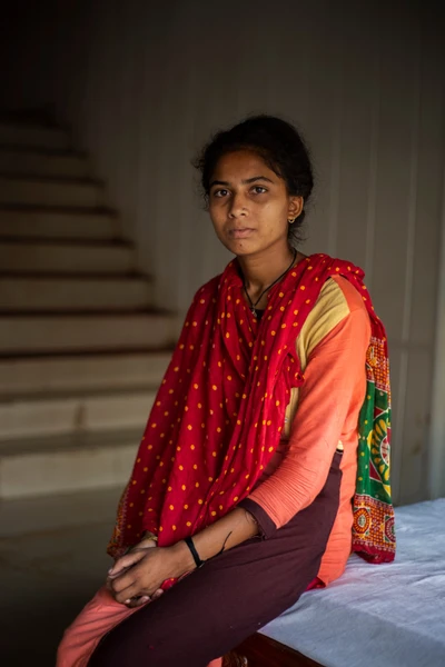  Sukma is one of the least developed districts in the country.

This girl, from a village in the district, is  working in the kitchen in a hotel here. There are only a few hotels in this town.

(The girl wants to remain unnamed.)