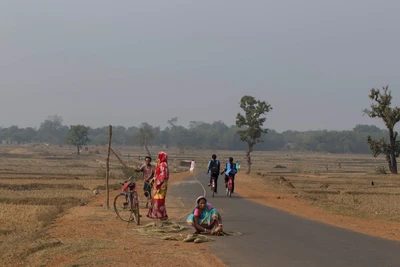 the man who is making the twine is Prafulla Dhol from Kosta village in Mayurbhanj district, which is one of the least developed districts in India. Prafulla Dhol and family are bengali origin.