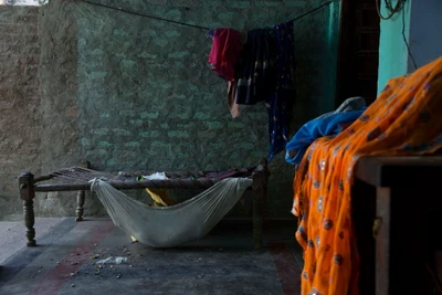 Maneesha Meena, 3 years old, is sleeping in a makeshift crib. @ Atoon Khurdh village in Sawai Madhopur District. 2016